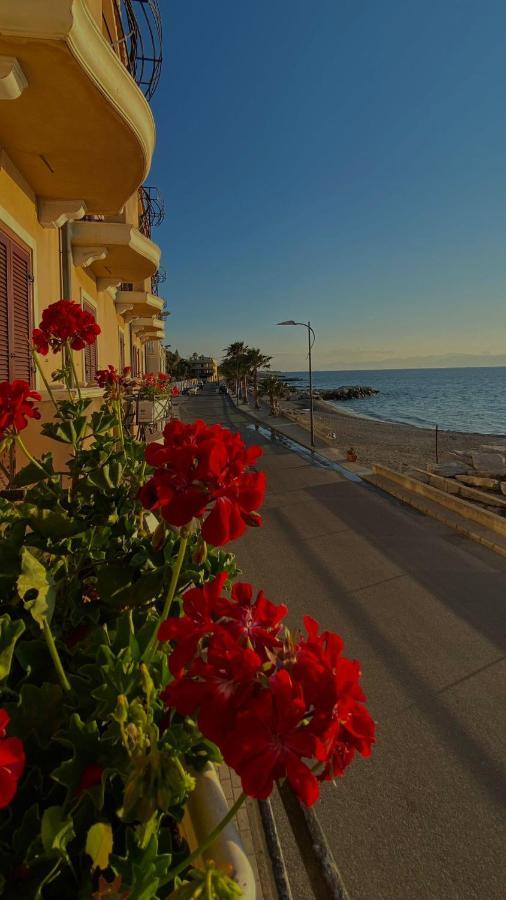 Hotel La Lampara Reggio di Calabria Buitenkant foto