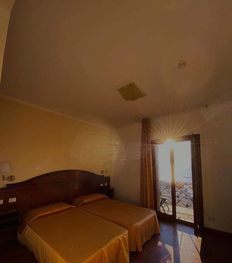 Hotel La Lampara Reggio di Calabria Buitenkant foto