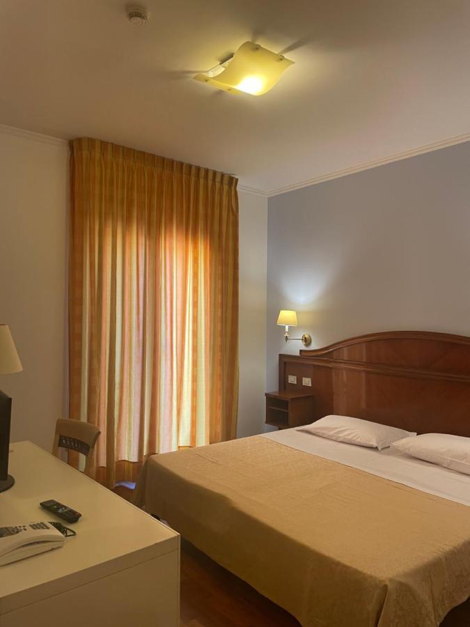 Hotel La Lampara Reggio di Calabria Buitenkant foto